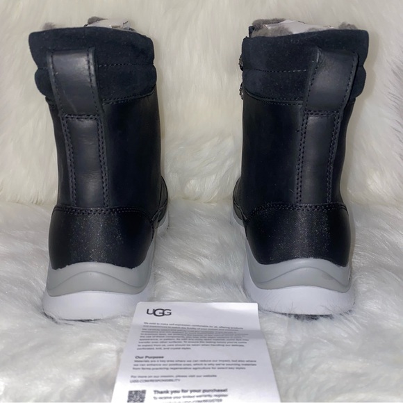 UGG 🖤 boots New in box - Picture 4 of 14